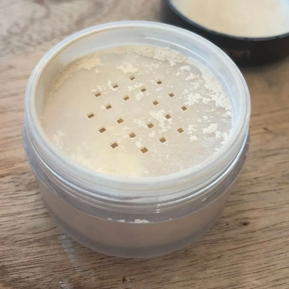 Laura Mercier translucent loose setting powder
